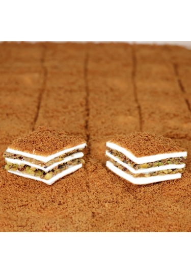 Lokum Atölyesi Sultan Baklava Şekilli Lotuslu Antep Fıstıklı Lokum 500 G