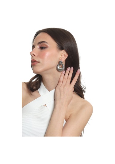 Labalaba Kadın Yaprak Dokulu Çivili Model Çanta Formlu Küpe - Gümüş Antrasit