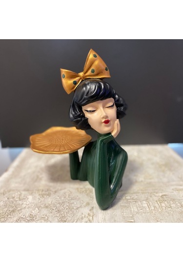 Elinde Tepsi Tutan Servis Yapan Kız Biblo