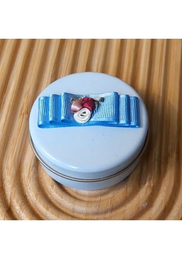 Uretti - Ayşe 7362 1799 El Yapımı Kahve Kokulu Metal Kutuda Mum - 3 X 7 Cm Beyaz