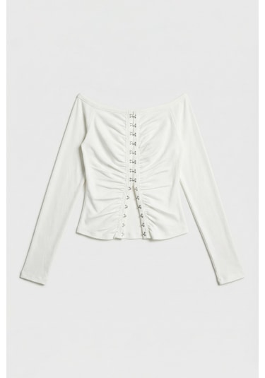 Itsbasic Kadın Beyaz W5 Agraf Detaylı Omzu Açık Özel Tasarım Crop Top