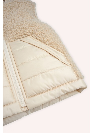 Erkek Çocuk Pelüş Detaylı Micro Yelek Bej 2421bb23008-4928 001
