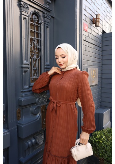 Kadın Kahve Boydan Düğmeli Eteği Piliseli Kuşaklı Lara Keten Uzun Tesettür Elbise Kahve