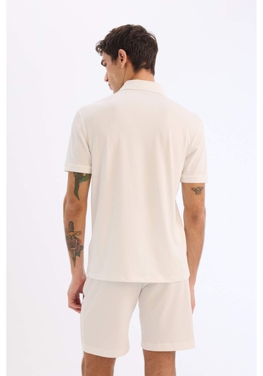 DeFacto Slim Fit Dar Kesim Polo Yaka Dokulu Kısa Kollu Krinkıl Beyaz Tişört E1222AX25SMWT32