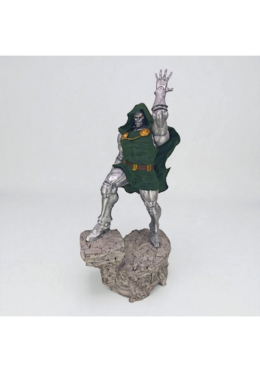 Doctor Doom Figür 30 Cm