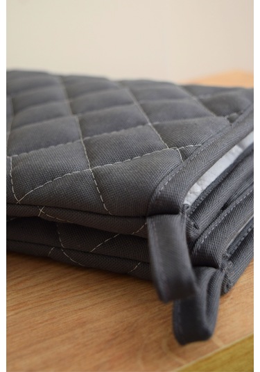 Antrasit Yanmaz Ve Isıya Dayanıklı 2 Fırın Eldiveni Ve 2 Tutacak