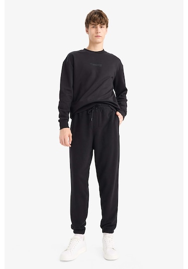 Defacto - Regular Fit Beli Bağcılı Paçası Lastikli Cepli Basic Düz Jogger Eşofman Altı E9427AX25AU Siyah Defacto - Regular Fit Beli Bağcılı Paçası Lastikli Cepli Basic Düz Jogger Eşofman Altı E9427AX25AU Siyah