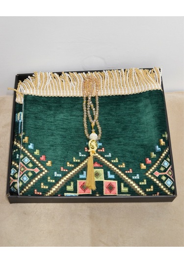 Hediyelik Seccade Tesbih Seti Kilim Desenli Kadife Astarlı Seccade, Kristal Tesbih Ve Özel Kutulu Lüks Hediye Seti Yeşil