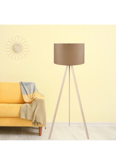 Pratik Ahşap Krem Üç Ayaklı Tripod Lambader Kahve Kumaş Başlık Salon Oturma Odası Köşe Lambası Kahve