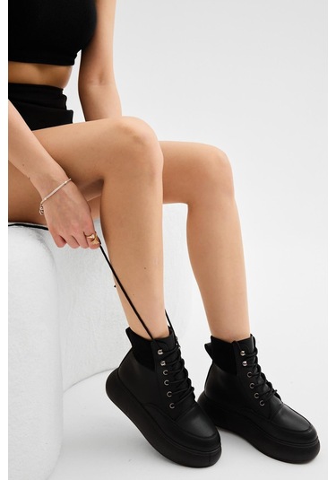 Kalın Poli Taban Lastik Boğazlı Bağcıklı Kadın Siyah Cilt Günlük Bot Tbrds005 Siyah Cilt