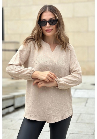 Kadın Bej Uzun Truvakar Kol, Öpücük Yaka, Ponponlu Kumaş Basic Kesim Bluz - Tesettüre Uygun Bej