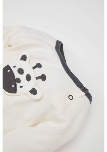 DeFacto Erkek Bebek Yenidoğan Zürafa Nakışlı Uzun Kollu Çıtçıtlı Body D4135A524WNWT47 Beyaz