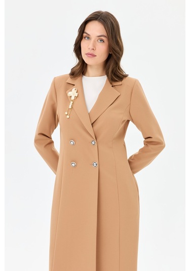 Broşlu Kruvaze Uzun Ceketli Takım Camel Kahverengi