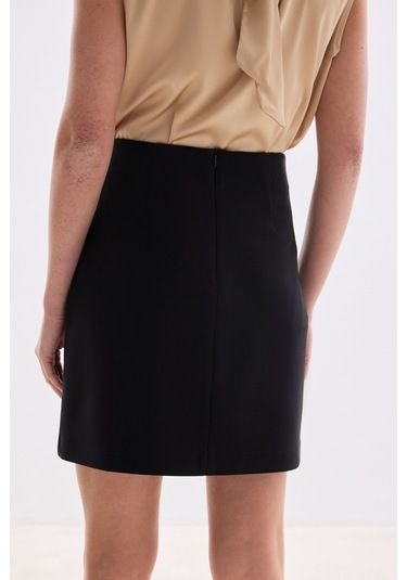 Sateen Bel Aksesuarlı Mini Etek - Siyah-136789 Siyah