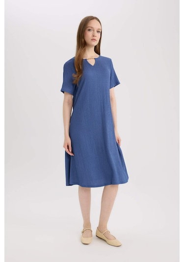 DeFacto Regular Fit Apaş Yaka Basic Düz Bürümcük Kısa Kollu Midi Yazlık Elbise D3834AX25SMIN69 DeFacto Regular Fit Apaş Yaka Basic Düz Bürümcük Kısa Kollu Midi Yazlık Elbise D3834AX25SMIN69