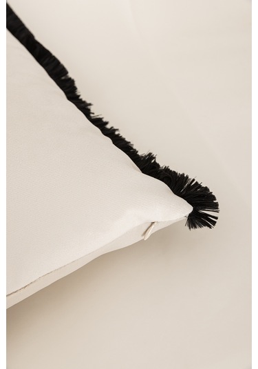 Charm Kurşun Asker İşlemeli Kenarı Siyah Püsküllü Bej Kırlent 43x Bej