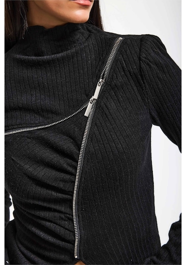 Itsbasic Kadın Siyah W5 Asimetrik Kesim Fermuar Detaylı Özel Tasarım Crop Top