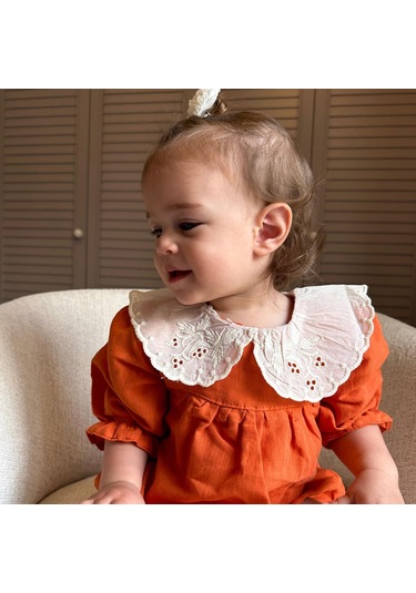 Fisto Yaka Keten Kız Bebek Romper Toka Takım 001