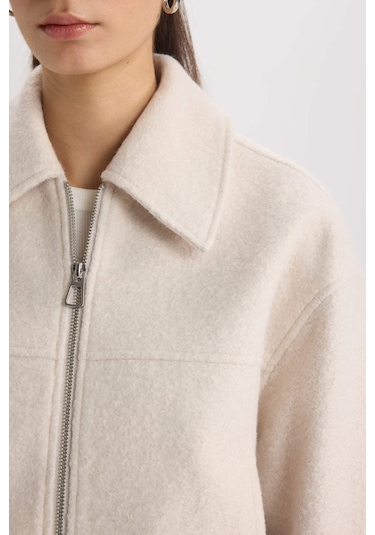 DeFacto Su İtici Regular Kalıp Polo Yaka Fermuarlı Cepli Kısa Kaşe Ceket C0935AX25SPER238 Ekru