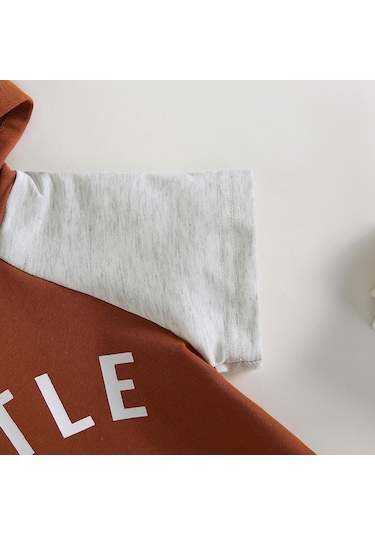 Kahverengi Bebek Erkek Yaz Giysileri Kıyafetler Mektup Baskı Kontrast Renk Kapşonlu Kısa Kollu Üstler Ve Şort 2 Adet Takım Elbise Kahverengi