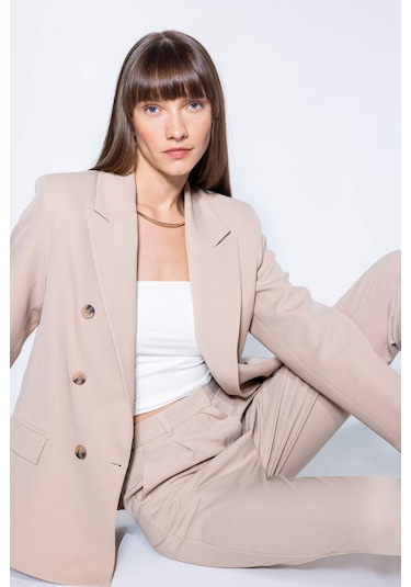 DeFacto Oversize Geniş Kalıp Ceket Yaka Düğmeli Basic Düz Blazer Ceket D4562AX24AUBG647 Bej DeFacto Oversize Geniş Kalıp Ceket Yaka Düğmeli Basic Düz Blazer Ceket D4562AX24AUBG647 Bej