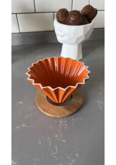 V60 Ahşap Standlı Dripper - Turuncu