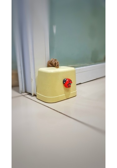 Beton Stoper Dekoratif Uğur Böcekli Beton Kapı Stoperi Kapı Önü Ağırlık Kapı Tamponu Sarı