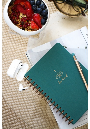 A5 Spiralli Sert Kapak Keten Kareli Tarihsiz Not Defteri Koyu Yeşil Koyu Yeşil