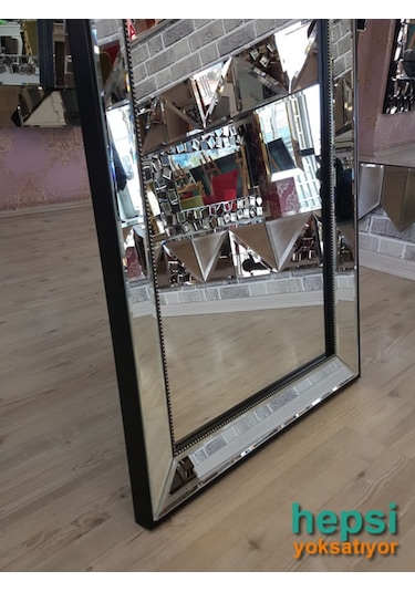 Ayna Çerçeveli Model Siyah Renk Ayaklı Boy Aynası Siyah
