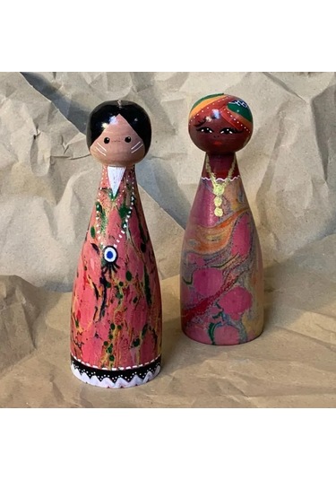 Uretti - Şebnem 6913 - El Yapımı Ahşap Üzeri Ebruli Desenli 2'li Kadın Figür Biblo 2 Adet
