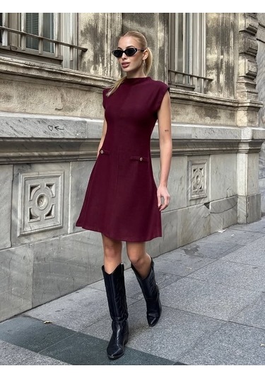 Kadın Dik Yaka Asimetrik Etekli Beli Tokalı Kolsuz Şık Tasarım Elbise Bordo
