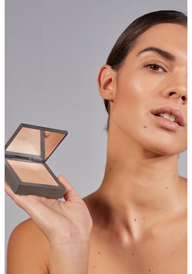 Alix Avien Powder Highlighter Nude