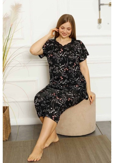 Anne Kalıp Tunik Büyük Beden Kapri-battal Beden Dantel Detay Kısa Kol Viskon Bermuda Pijama Takımı Siyah Anne Kalıp Tunik Büyük Beden Kapri-battal Beden Dantel Detay Kısa Kol Viskon Bermuda Pijama Takımı Siyah