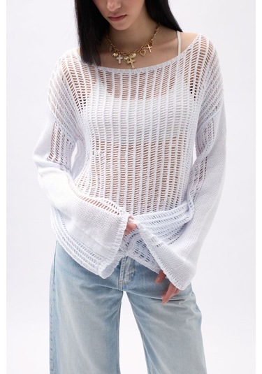 Kayık Yaka Ajurlu Bluz Beyaz