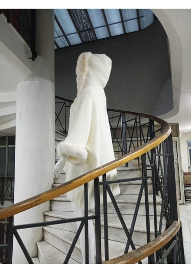 Bohem Stil İtalyan Angora Cepli Kapüşonlu Kürklü Kaban 85 Cm -8901 Ekru