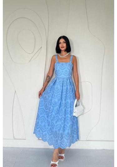 The İstanbul Mavi Askılı Aparatlı Brode Elbise Mavi