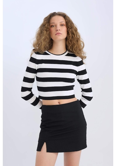 DeFacto Yüksek Bel Basic Düz Pamuk Yırtmaçlı Astarlı Mini Etek D5112AX25SPBK81 Siyah