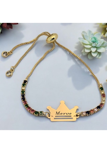 Merve İsmine Özel Taç Motifli 14 Ayar Altın Plakalı Renkli Taş Desenli Hediye Bileklik-489isim Merve