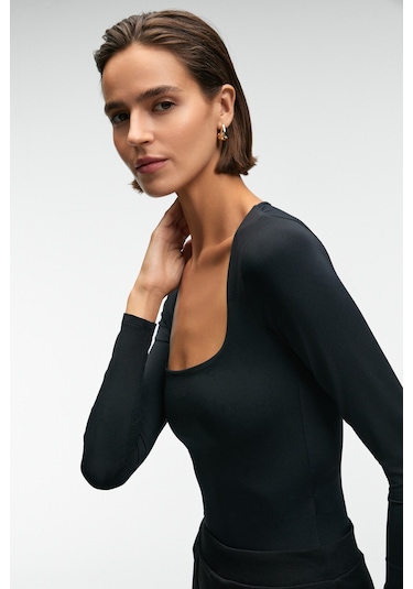 ZAFEEA Kadın Havuz Yakalı Esnek Kumaşlı Çıtçıtlı Siyah Bluz