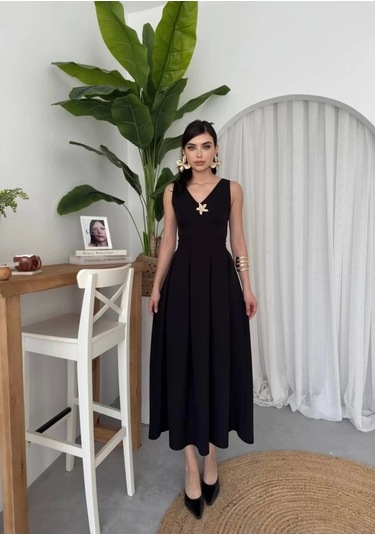 Late Yıldız Detaylı Elbise Siyah