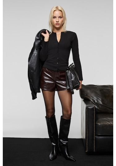 TALUVIA Kadın Esnek Kumaşlı Vücuda Oturan Slim Fit Düğmeli Siyah Bluz