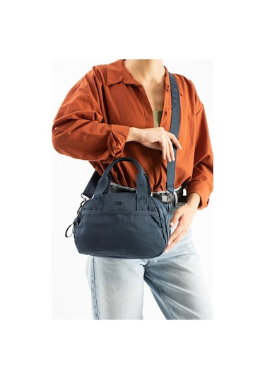 Kadın Omuz Çantası Elde Tutmalı Çapraz Askılı Postacı Bayan Çantası 20 27 Cm Astarlı Hafif Kumaş Lacivert