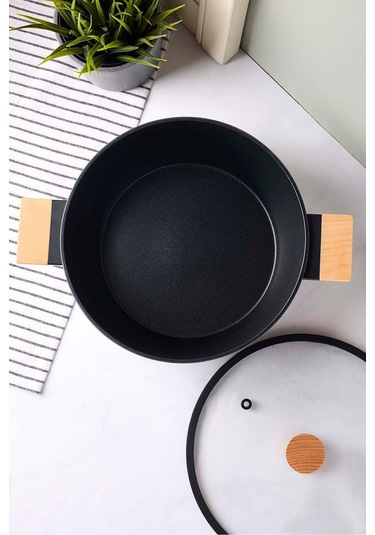 Cookwood Black İndüksiyon Tabanlı Ahşap Kulplu Kapaklı Seramik Derin Tencere 24 Cm Sıyah Siyah