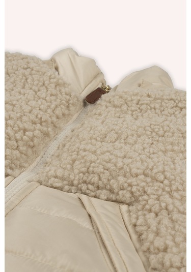Erkek Çocuk Pelüş Detaylı Micro Yelek Bej 2421bb23008-4928 001