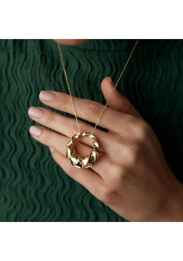 By Golden House Dome Burgu Kolye