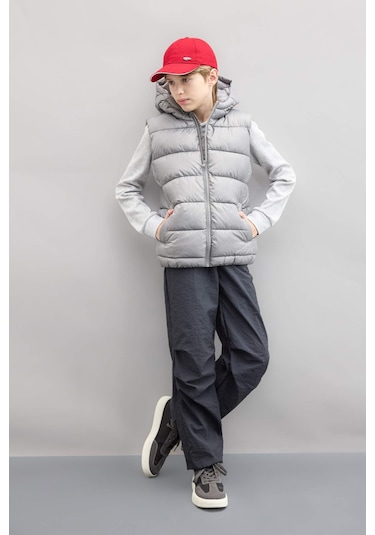 Defacto Erkek Çocuk Su İtici Kapüşonlu Fermuarlı Şişme Yelek C4334A824AUGR253 Gri