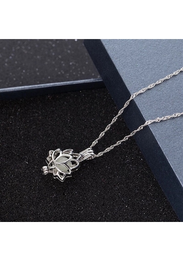 Gece Parlayan Lotus Çiçeği Kolye Gümüş