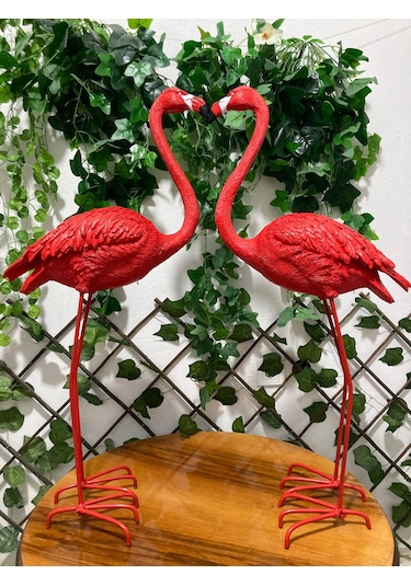 Kırmızı Flamingo Romantizmi: Sevgililer Günü Hediyesi