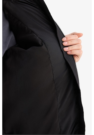 Defacto Su Geçirmez Regular Fit Dik Yaka Fermuarlı Şişme Mont E8690ax25aubk27 Siyah