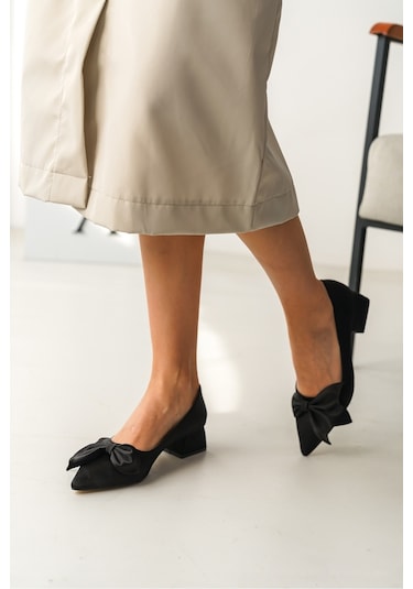 Camila Siyah Saten Fiyonklu 4cm Sivri Burun Topuklu Ayakkabı Siyah